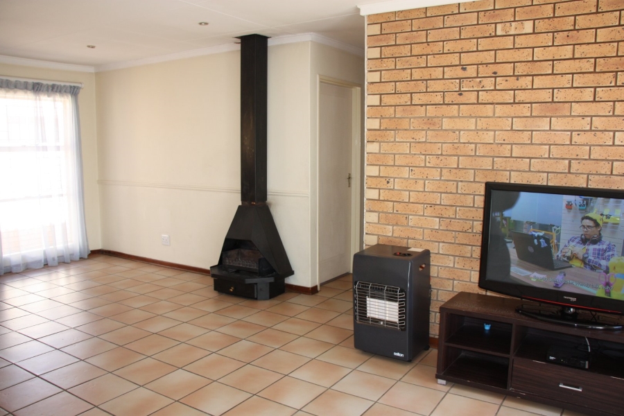 3 Bedroom Property for Sale in Langenhovenpark Free State